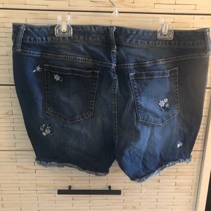Embroidery jean short